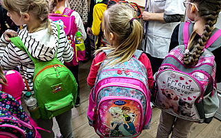 Plecaki uczniów podstawówek są zbyt ciężkie. Na Warmii i Mazurach problem dotyczy 19 procent dzieci